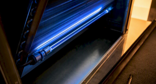 UV lamp illuminating an HVAC evaporator coil